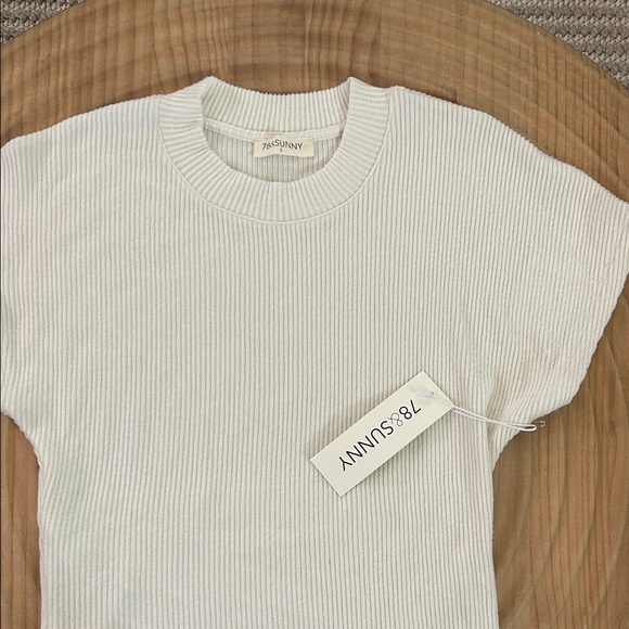 78&Sunny Ribbed Short Sleeve Tee in Cream with Crossover Hem - Picture 2 of 5